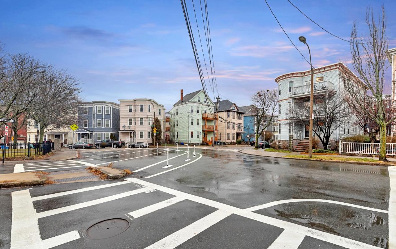 Bright & Spacious 2Br Apartment, Mins From Downtown Boston, Parking Exteriör bild